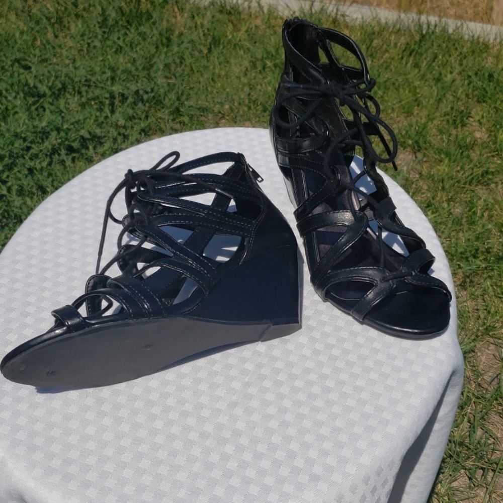 Black heels size 8